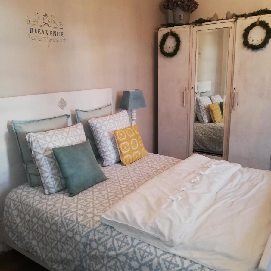 Chambre D'Hote Equestre Au Petit Bonheur Chateldon Exteriör bild