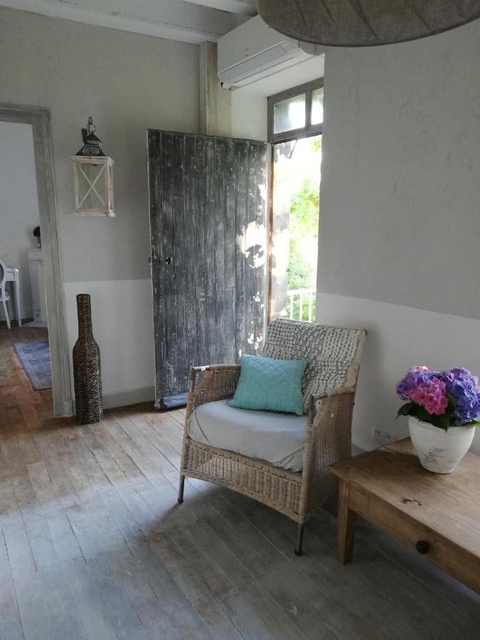 Chambre D'Hote Equestre Au Petit Bonheur Chateldon Exteriör bild