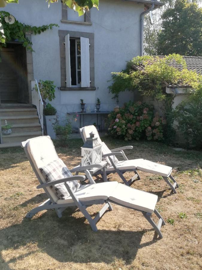 Chambre D'Hote Equestre Au Petit Bonheur Chateldon Exteriör bild