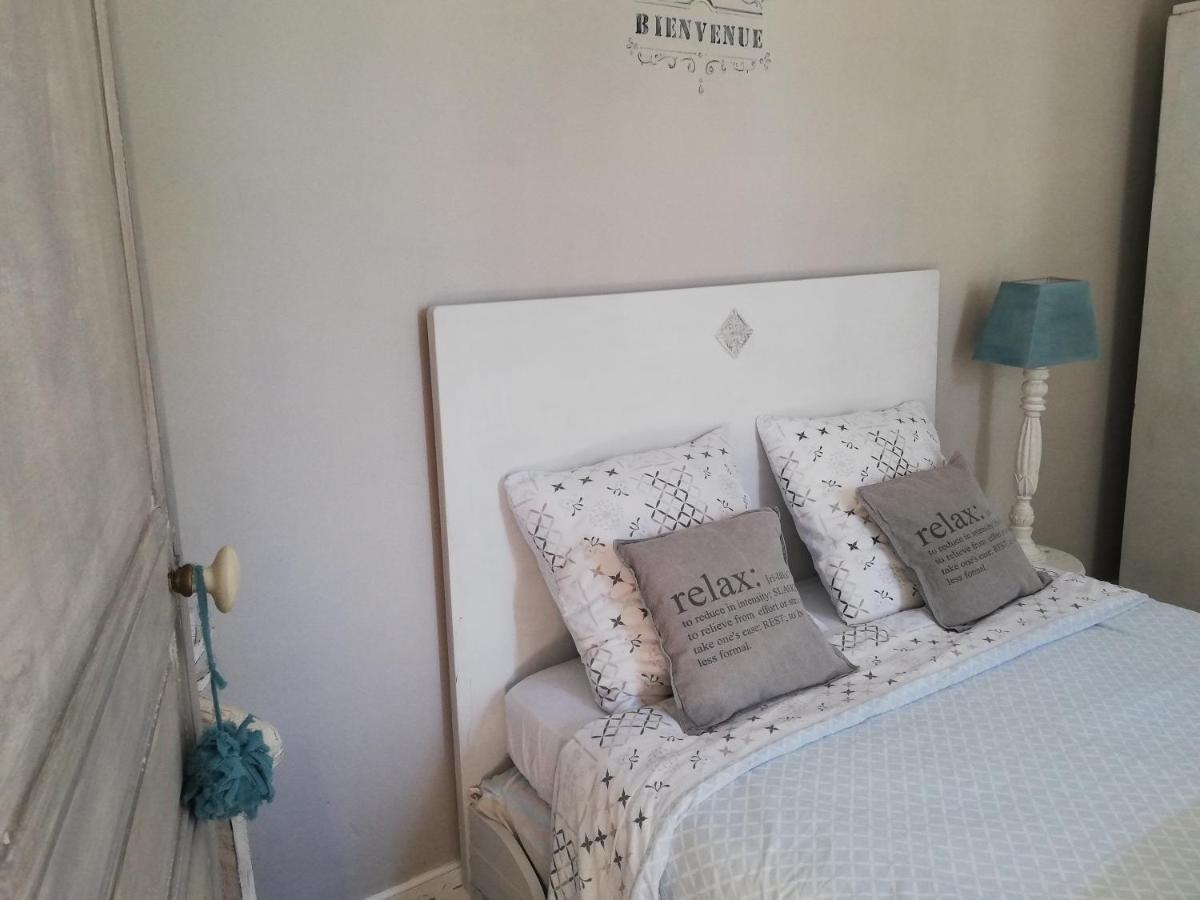 Chambre D'Hote Equestre Au Petit Bonheur Chateldon Exteriör bild
